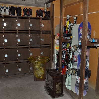Locker space available for skis, snowboards, boots